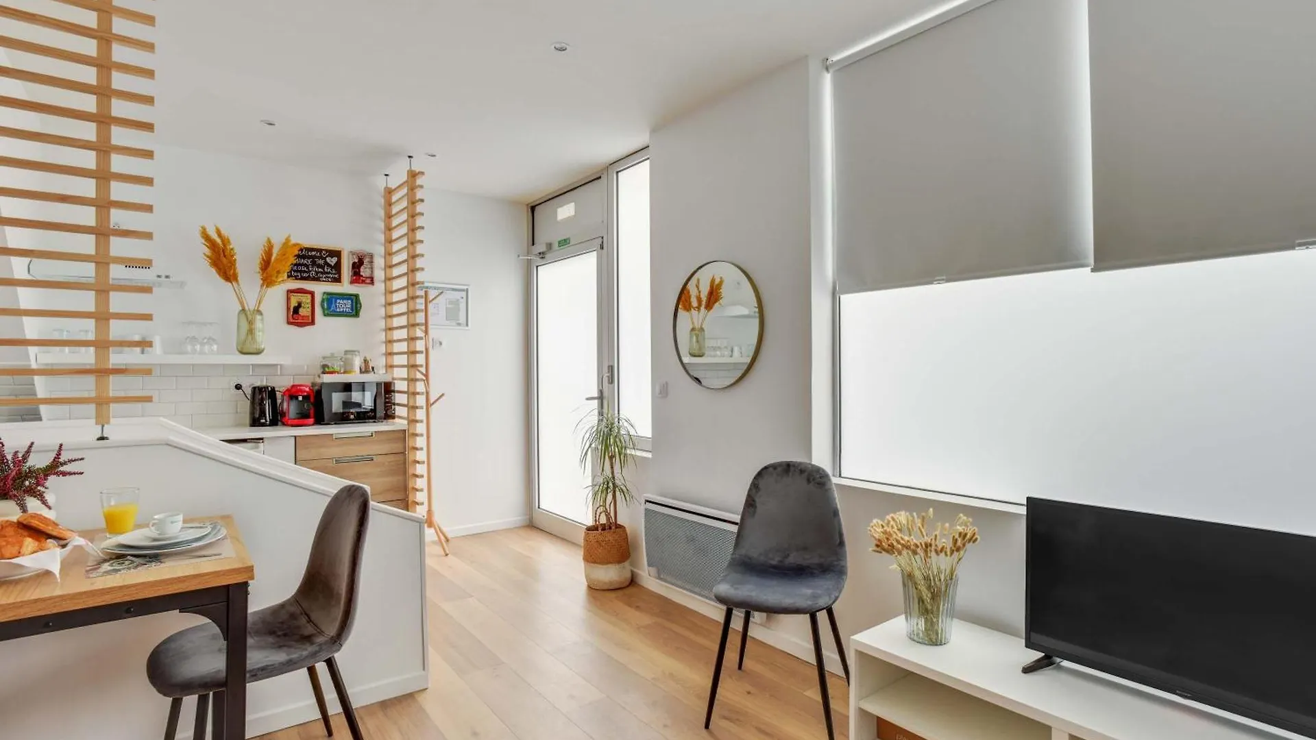 Elegantly Designed Duplex Studio For Four باريس فرنسا